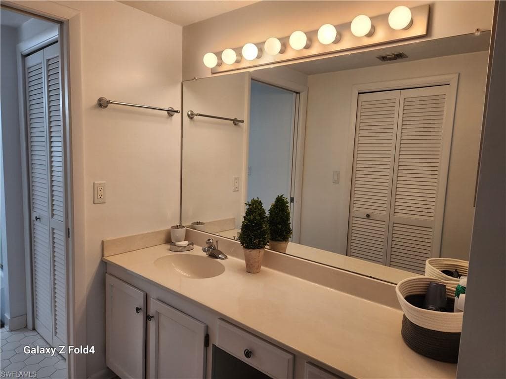 805 RIVER POINT DR # 307, NAPLES FL 34102-4