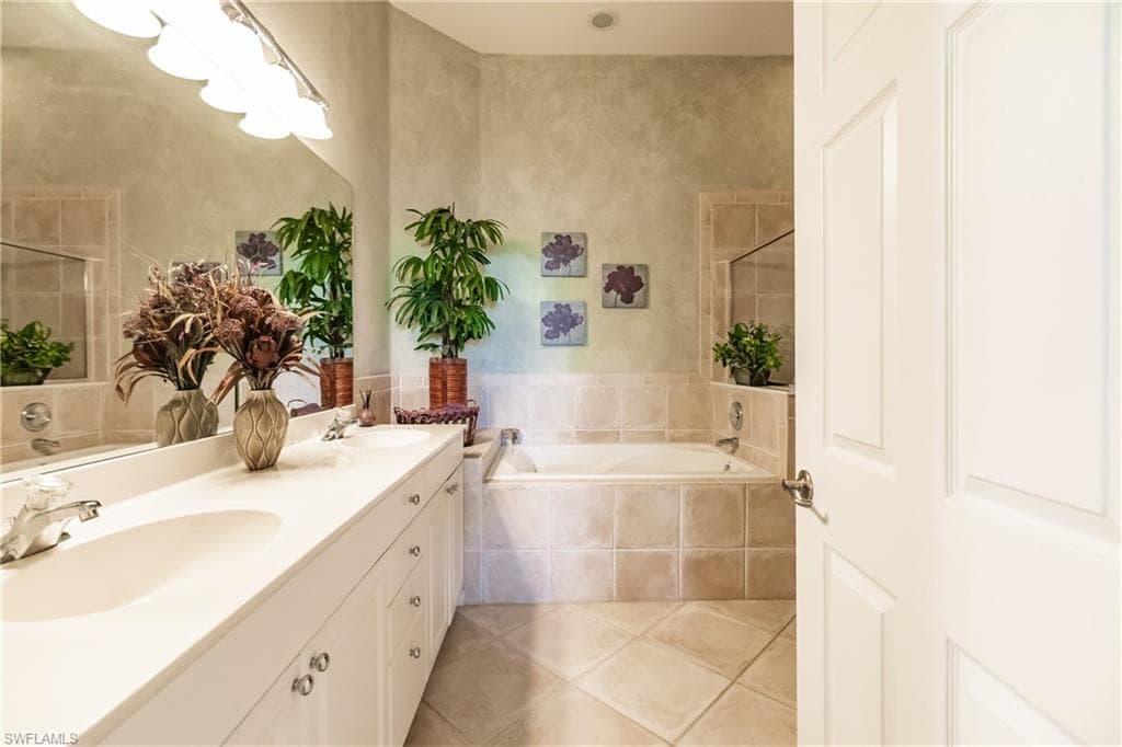 3011 Meandering WAY # 202, FORT MYERS FL 33905-22