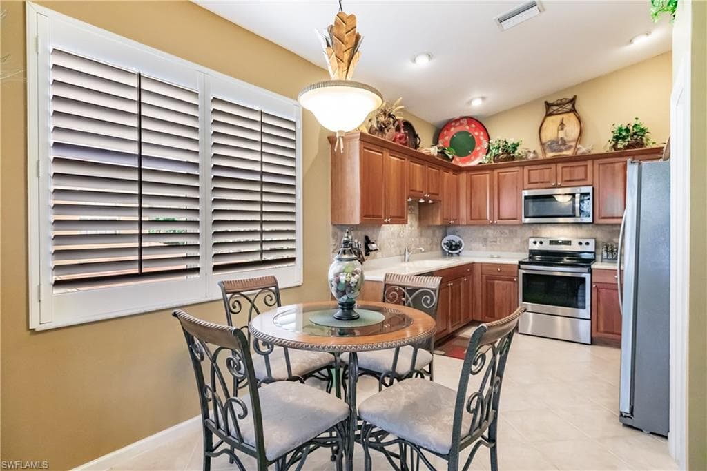 3011 Meandering WAY # 202, FORT MYERS FL 33905-12