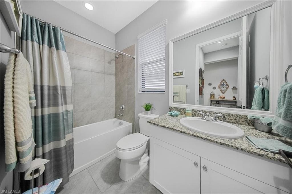 8805 Madrid CIR, NAPLES FL 34104-22