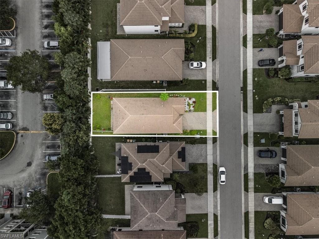 8805 Madrid CIR, NAPLES FL 34104-6