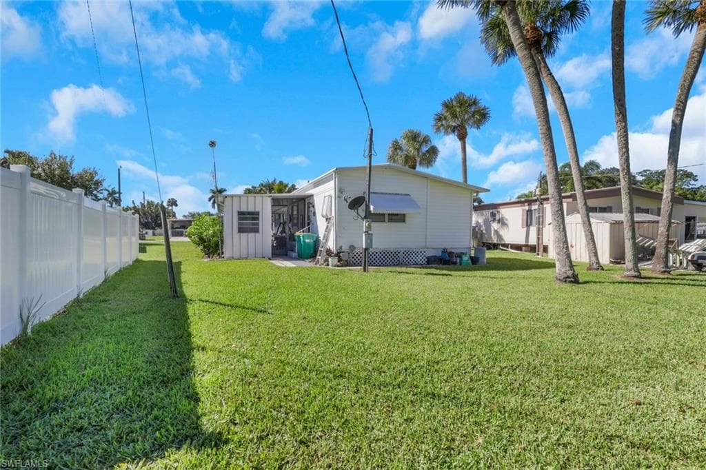 20 Derhenson DR, NAPLES FL 34114-22