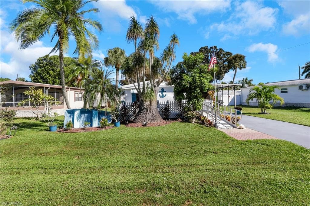 20 Derhenson DR, NAPLES FL 34114-1