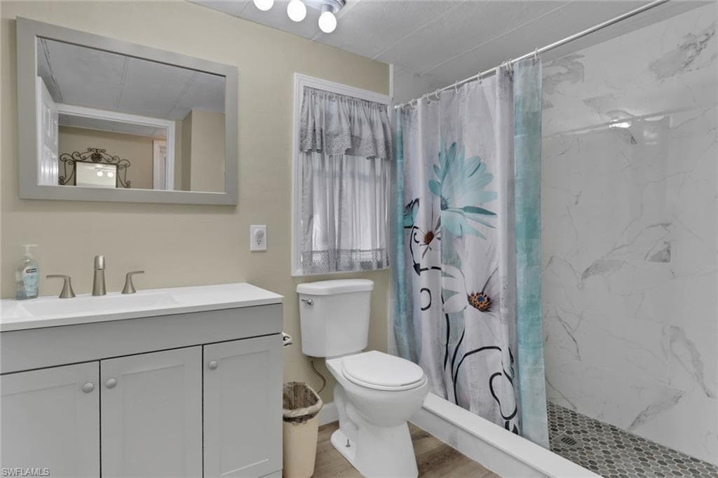 20 Derhenson DR, NAPLES FL 34114-15