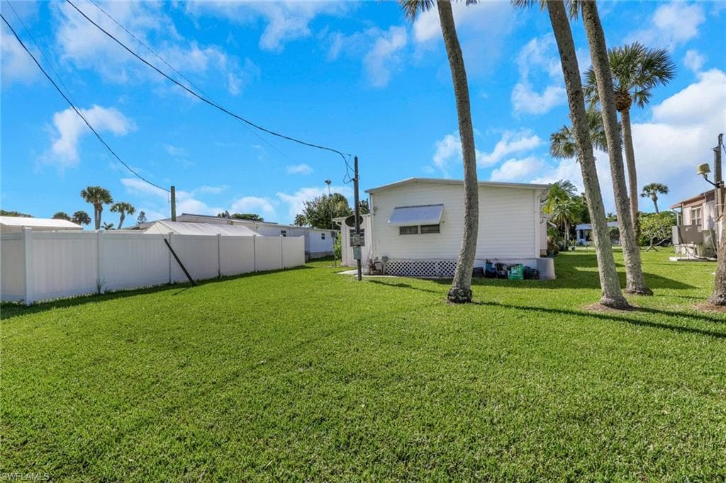 20 Derhenson DR, NAPLES FL 34114-21