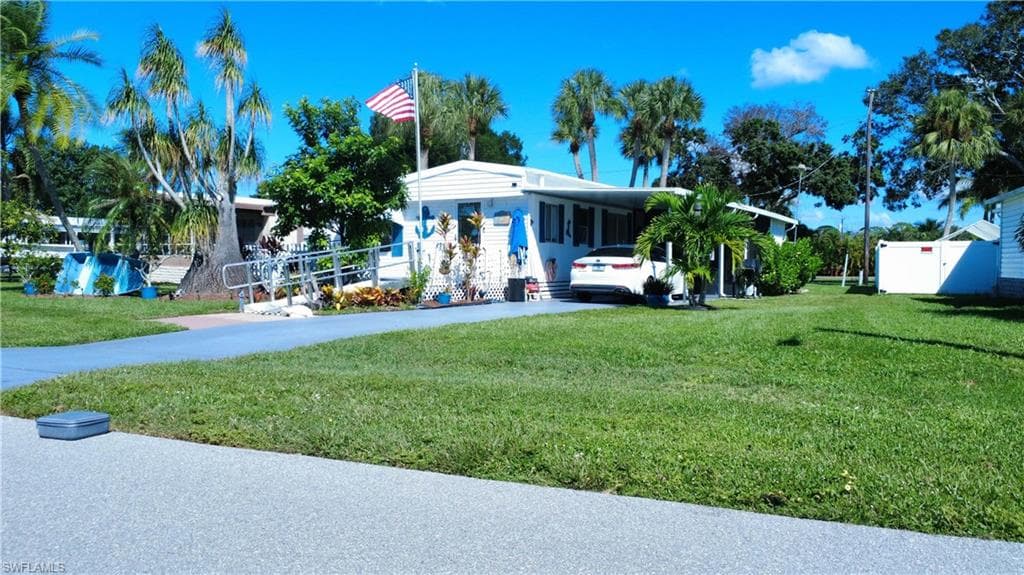 20 Derhenson DR, NAPLES FL 34114-31