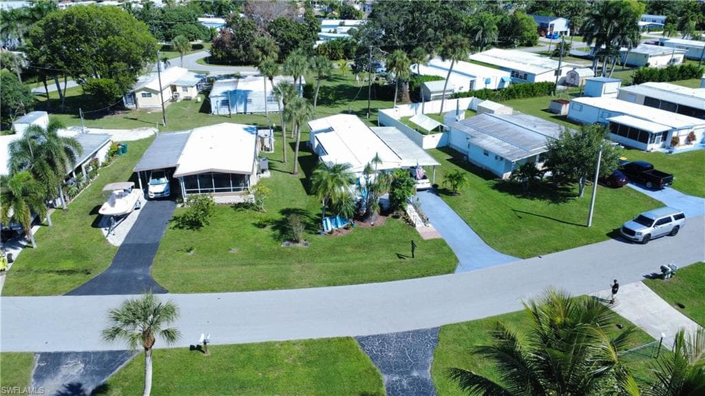 20 Derhenson DR, NAPLES FL 34114-27