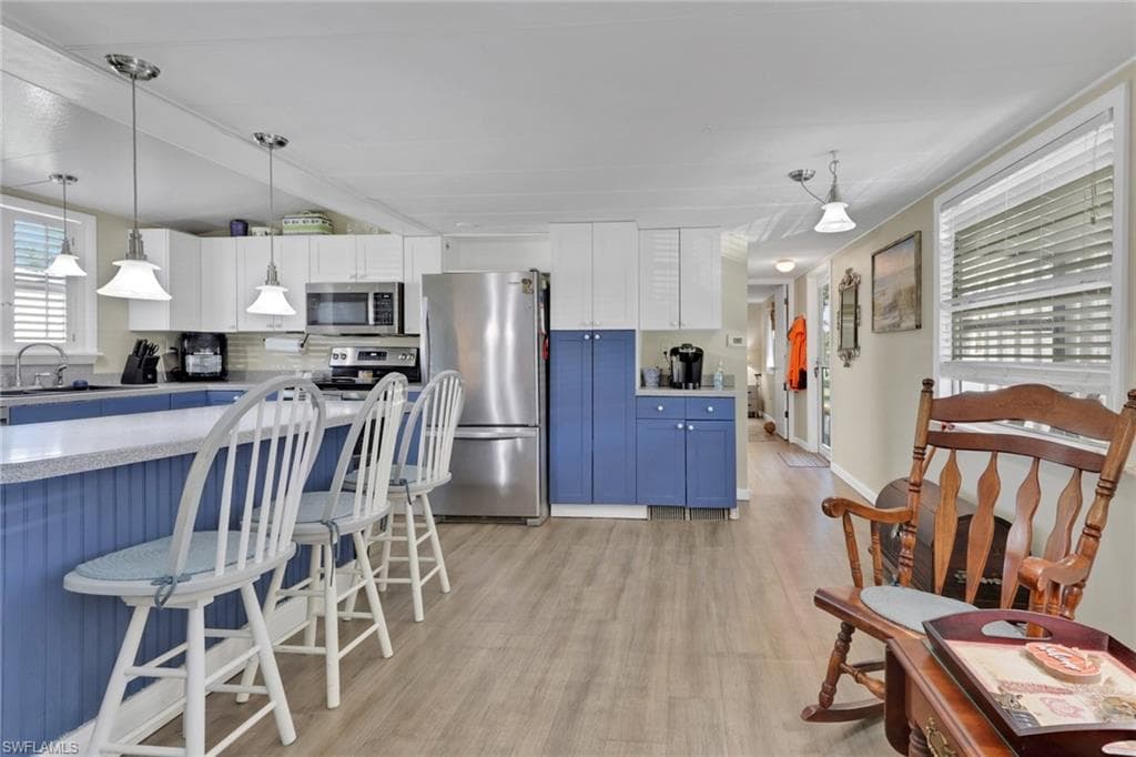 20 Derhenson DR, NAPLES FL 34114-8