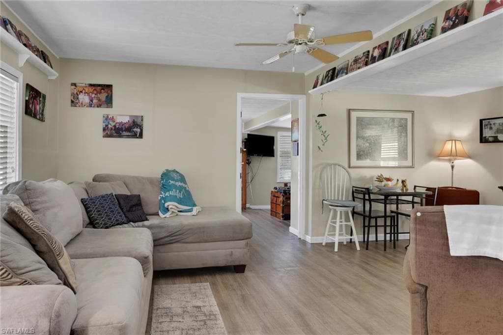 20 Derhenson DR, NAPLES FL 34114-9