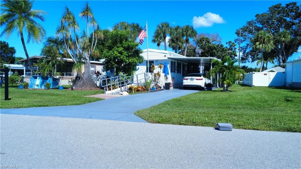 20 Derhenson DR, NAPLES FL 34114-32