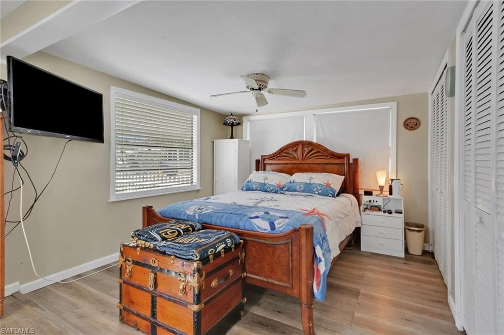 20 Derhenson DR, NAPLES FL 34114-17