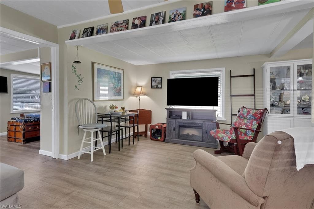 20 Derhenson DR, NAPLES FL 34114-10