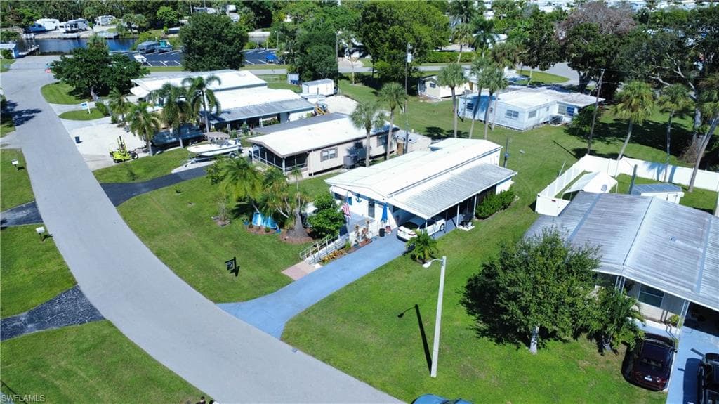 20 Derhenson DR, NAPLES FL 34114-28