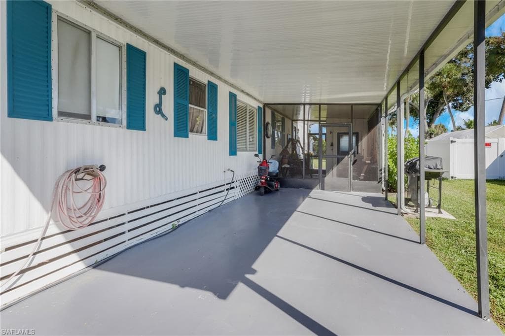 20 Derhenson DR, NAPLES FL 34114-3