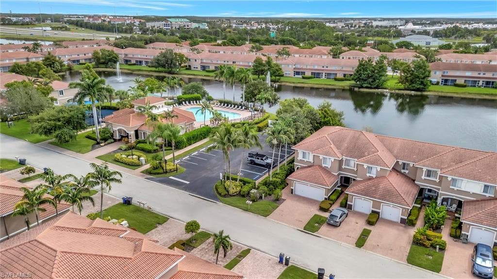 9808 Roundstone CIR, FORT MYERS FL 33967-32