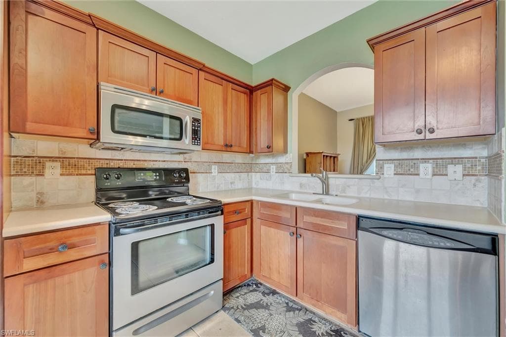 9808 Roundstone CIR, FORT MYERS FL 33967-13