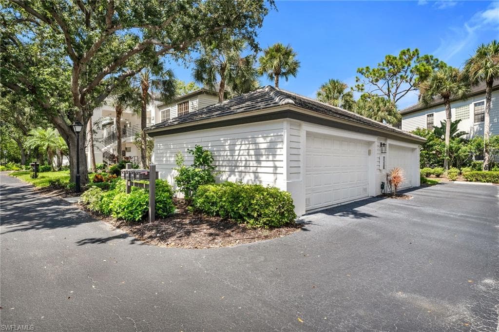 27026 Oakwood Lake DR # 202, BONITA SPRINGS FL 34134-16