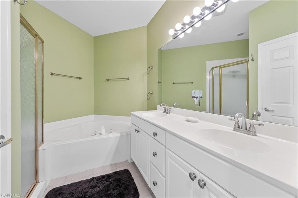 23600 Wisteria Pointe DR # 901, ESTERO FL 34135-21