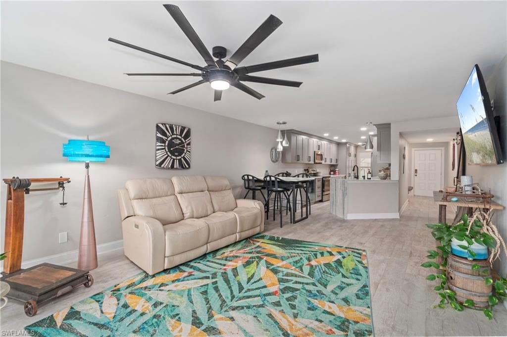 912 SW 48th TER # 107, CAPE CORAL FL 33914-4