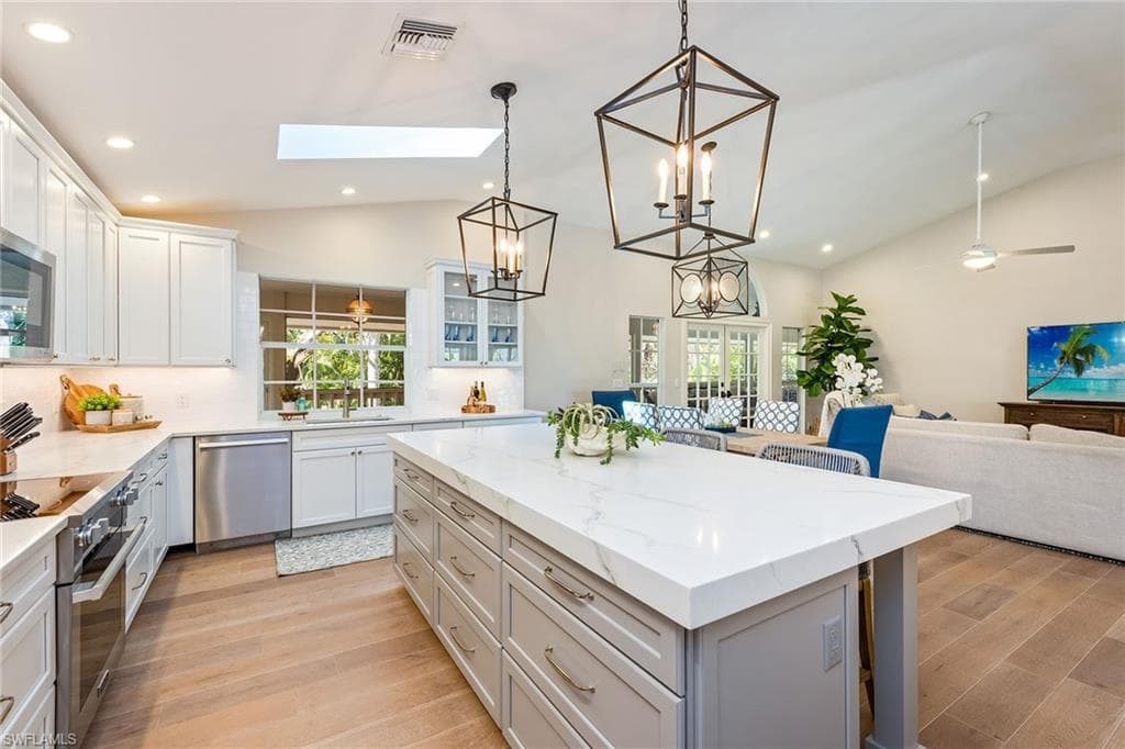 381 Leatherfern LN, MARCO ISLAND FL 34145-6