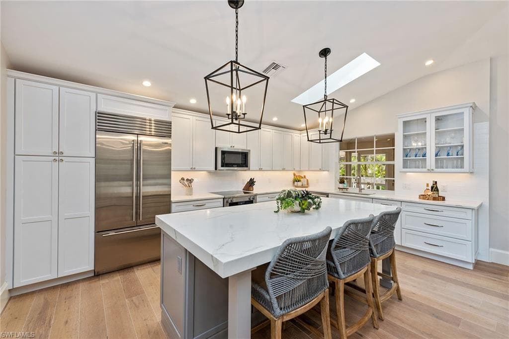 381 Leatherfern LN, MARCO ISLAND FL 34145-8