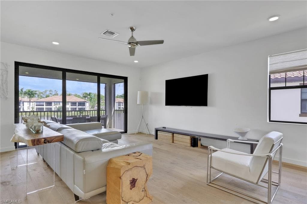 15161 Palmer Lake CIR # 202, NAPLES FL 34109-3