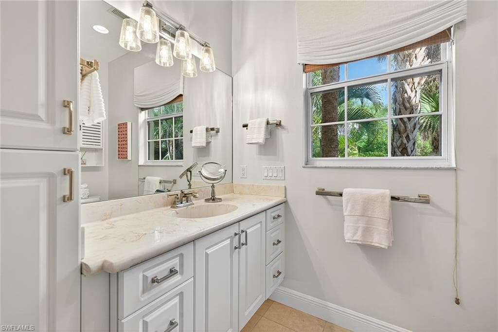 556 Eagle Creek DR, NAPLES FL 34113-40