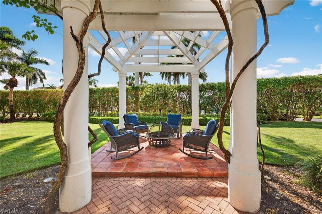 556 Eagle Creek DR, NAPLES FL 34113-14