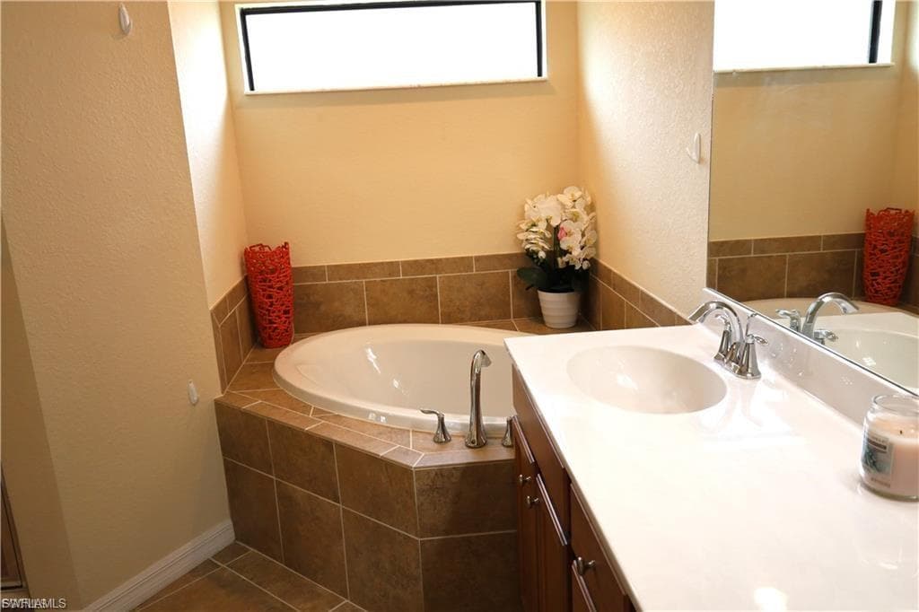 13761 Julias WAY # 328, FORT MYERS FL 33919-28