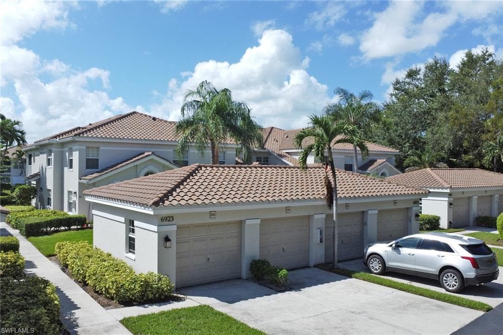 6923 Satinleaf RD N # 101, NAPLES FL 34109-27