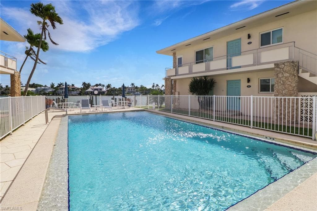 2500 Gulf Shore BLVD N # S10, NAPLES FL 34103-29