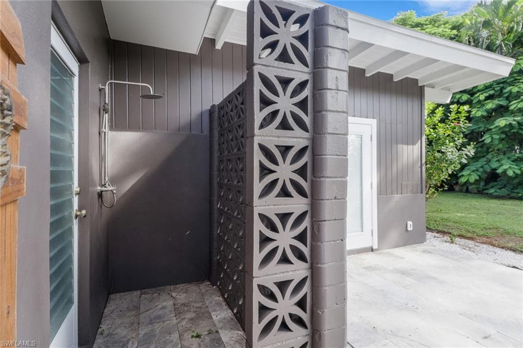 5150 Sand Dollar LN, NAPLES FL 34103-36