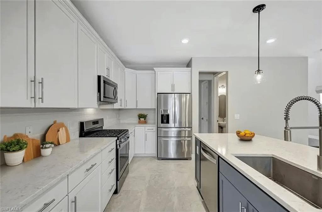 7265 Wilton DR, NAPLES FL 34109-2