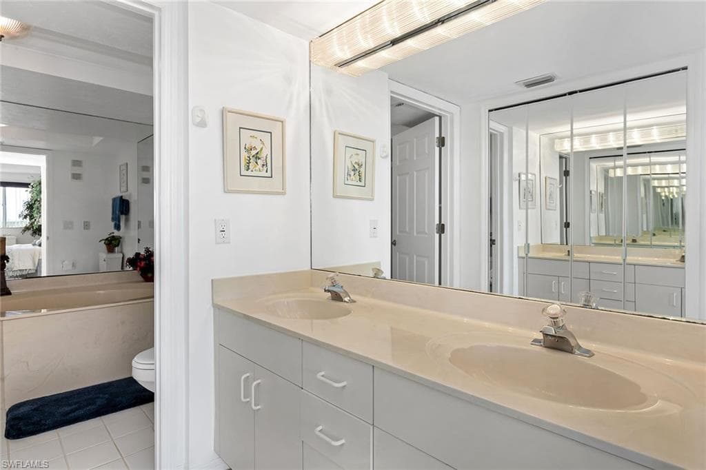 300 Horse Creek DR # 408, NAPLES FL 34110-5