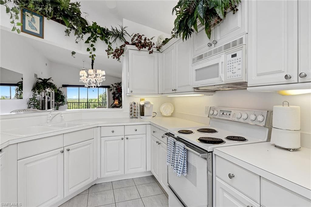 300 Horse Creek DR # 408, NAPLES FL 34110-2