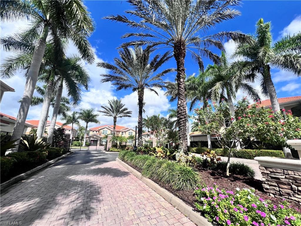 28008 Sosta LN # 4, BONITA SPRINGS FL 34135-1