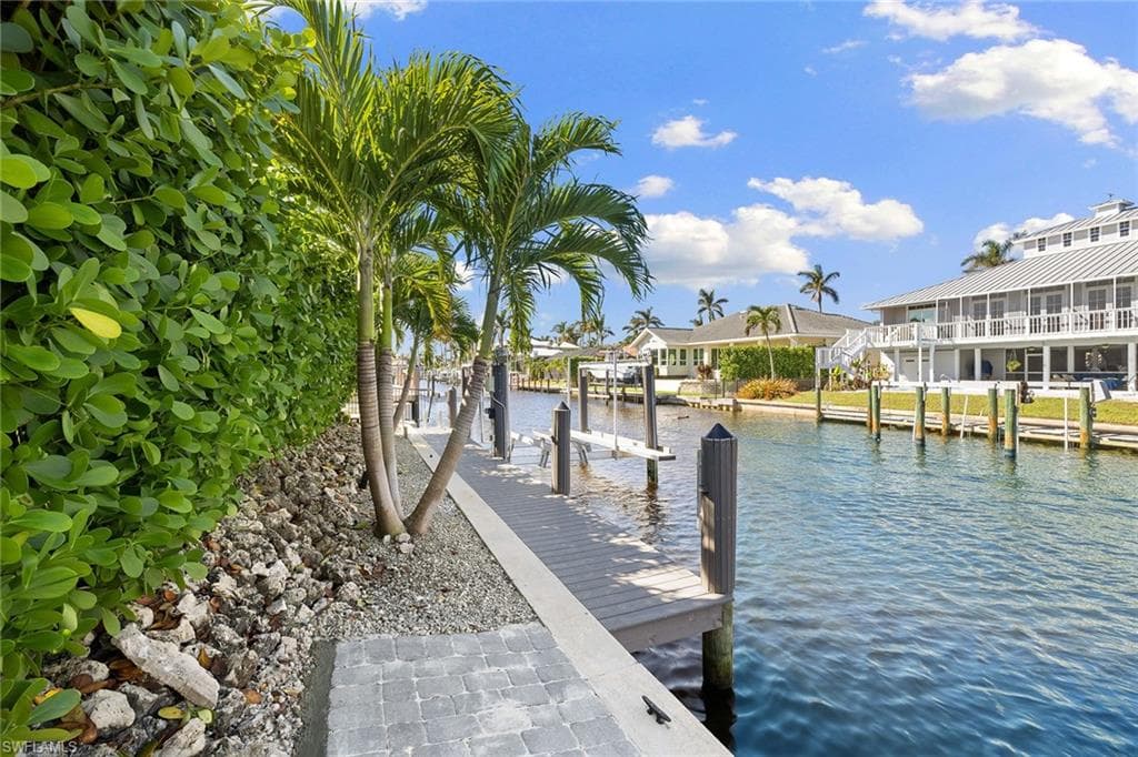 1900 Sandpiper ST, NAPLES FL 34102-44
