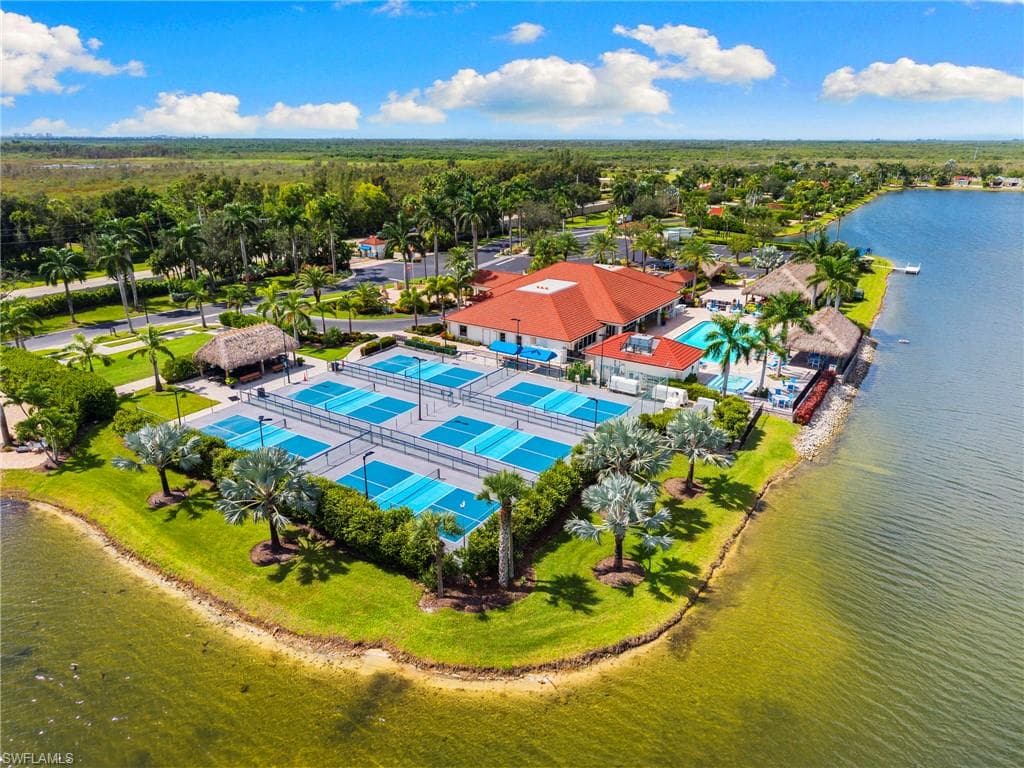 4520 Southern Breeze DR, NAPLES FL 34114-21