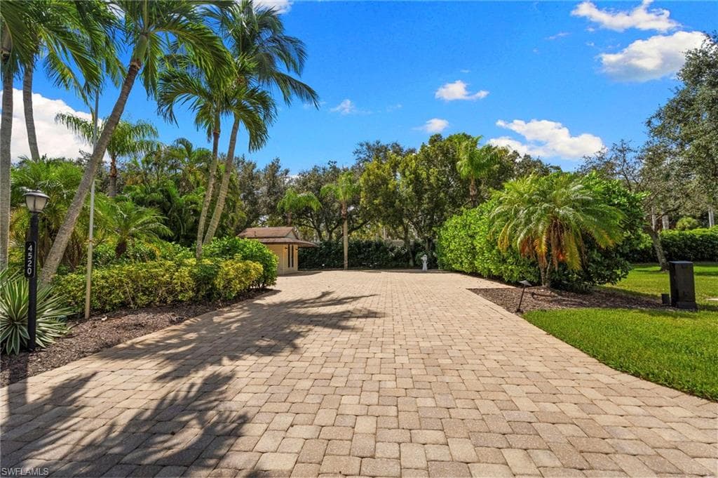 4520 Southern Breeze DR, NAPLES FL 34114-31