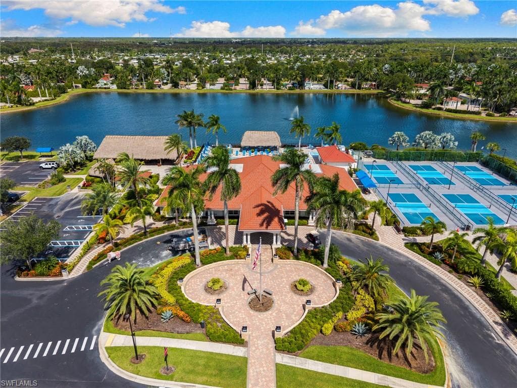 4520 Southern Breeze DR, NAPLES FL 34114-24