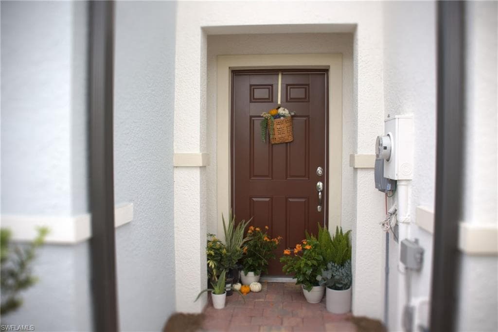 1526 Lake Jessup CIR, CAPE CORAL FL 33909-1