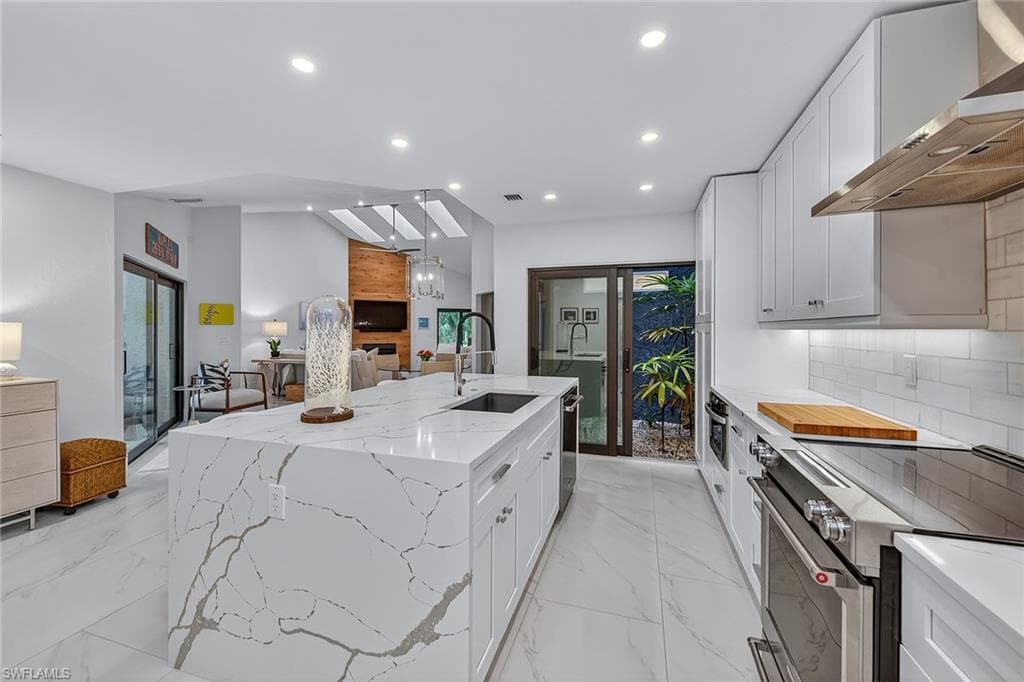 95 Cypress View DR, NAPLES FL 34113-3