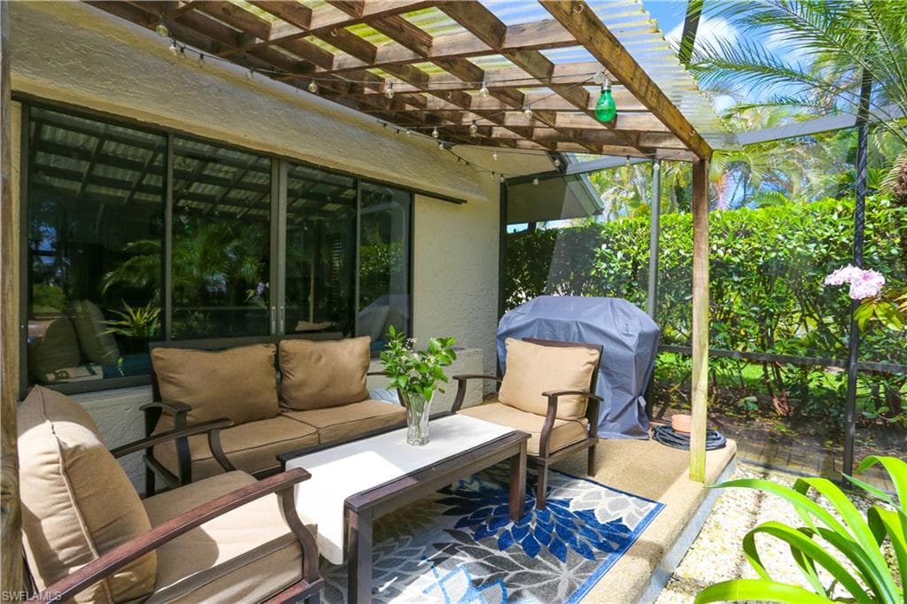 223 Forest Hills BLVD, NAPLES FL 34113-6