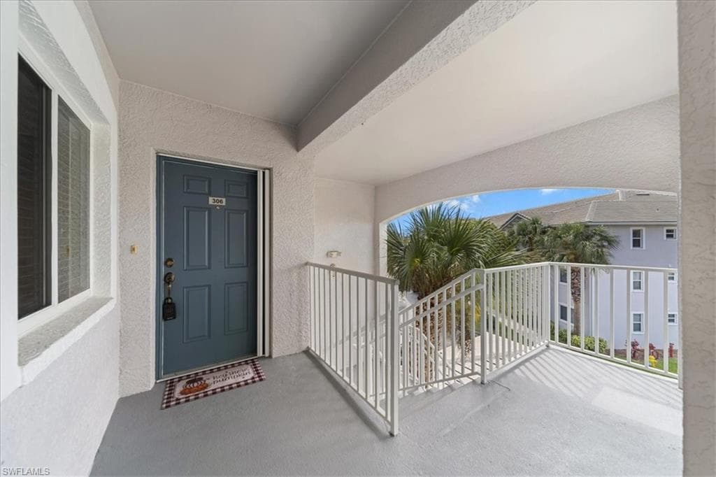 7815 Regal Heron CIR # 306, NAPLES FL 34104-2