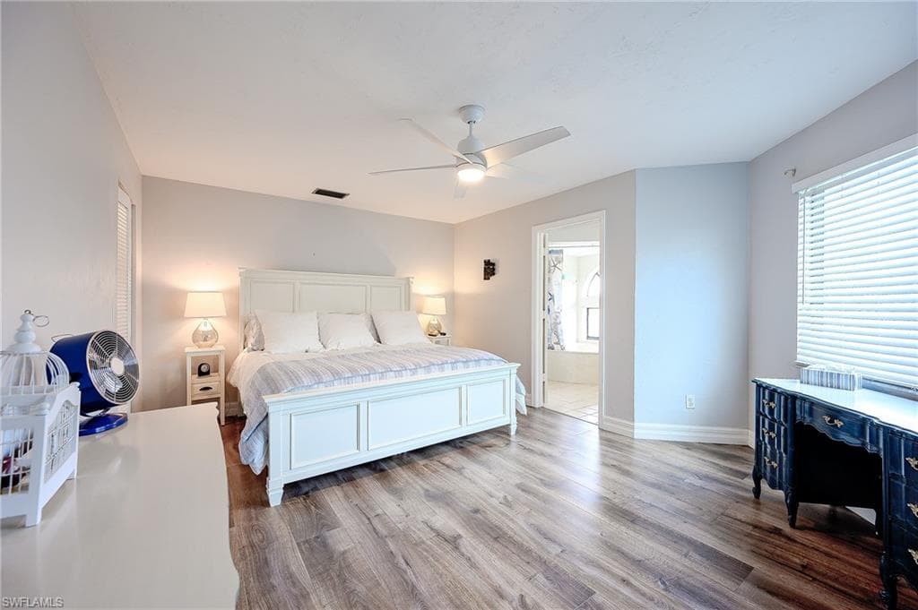 586 Beachwalk CIR # 305, NAPLES FL 34108-16