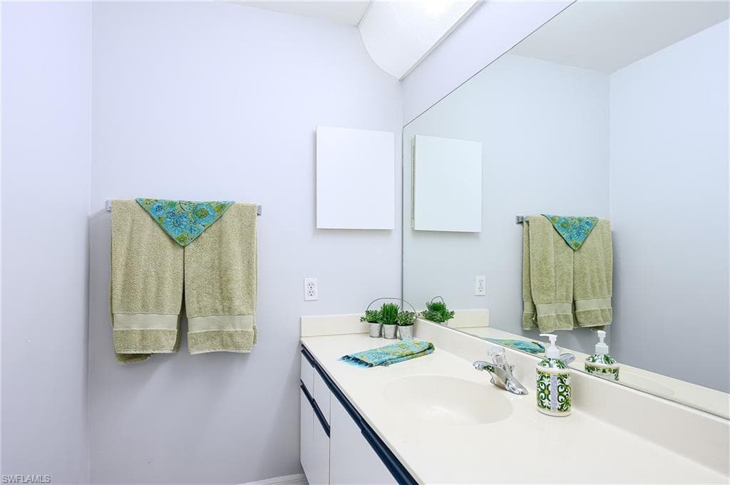 586 Beachwalk CIR # 305, NAPLES FL 34108-21