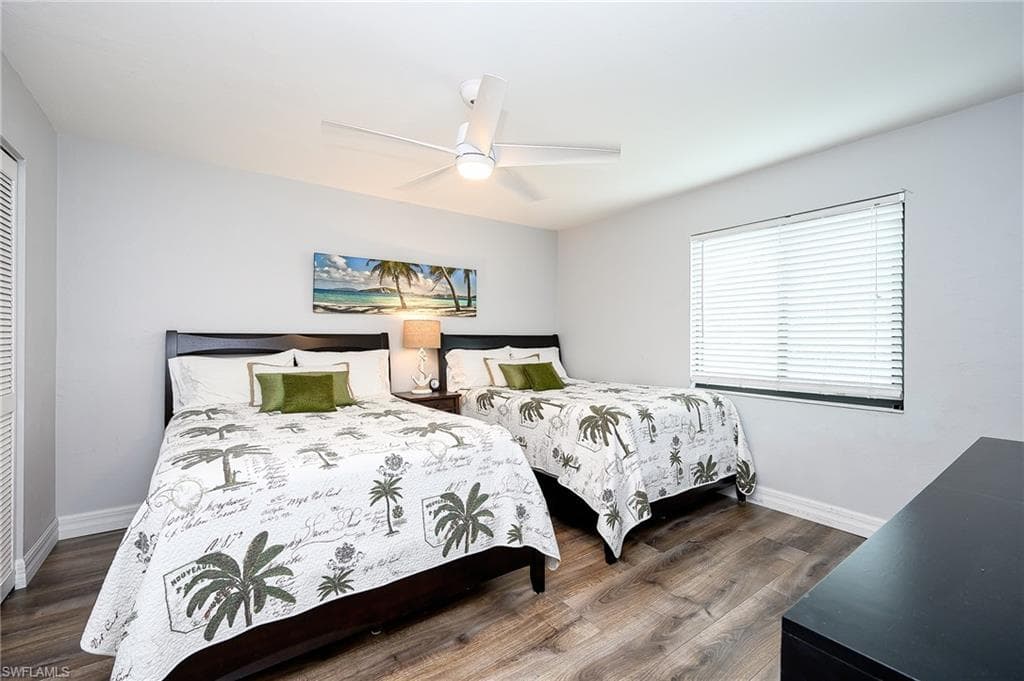 586 Beachwalk CIR # 305, NAPLES FL 34108-19
