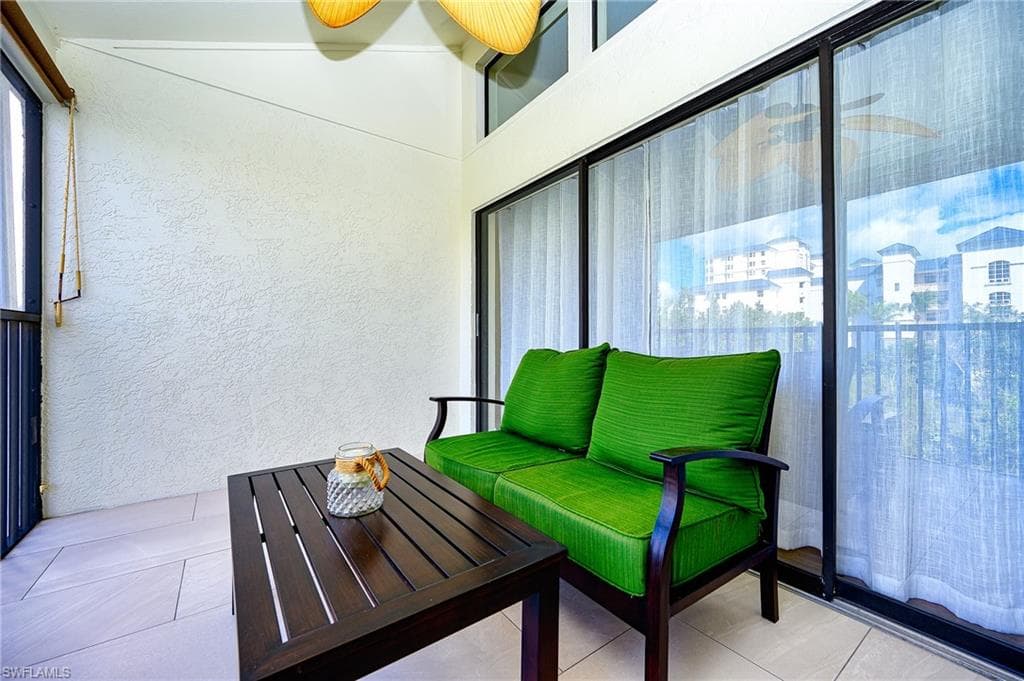 586 Beachwalk CIR # 305, NAPLES FL 34108-23