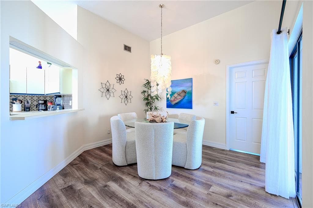 586 Beachwalk CIR # 305, NAPLES FL 34108-9
