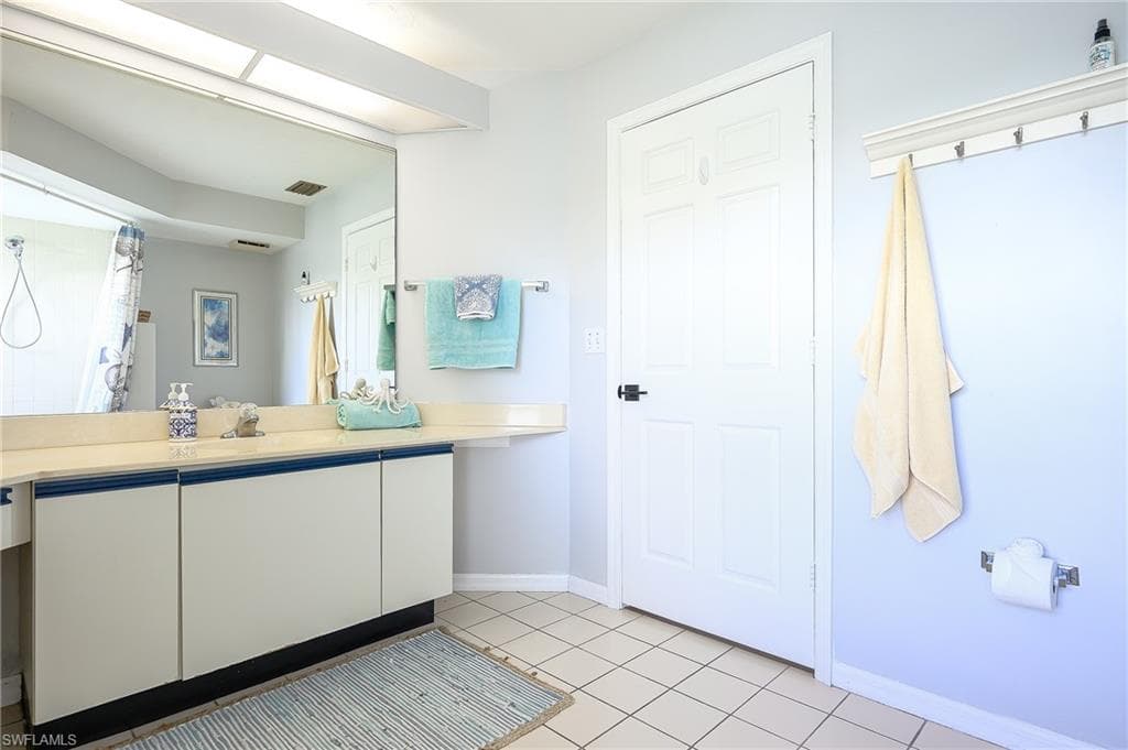 586 Beachwalk CIR # 305, NAPLES FL 34108-18